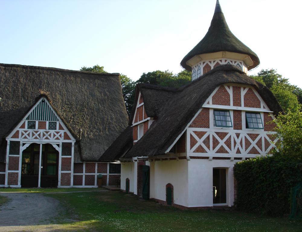 Taubenhof - Gut Cadenberge Hotel Bagian luar foto