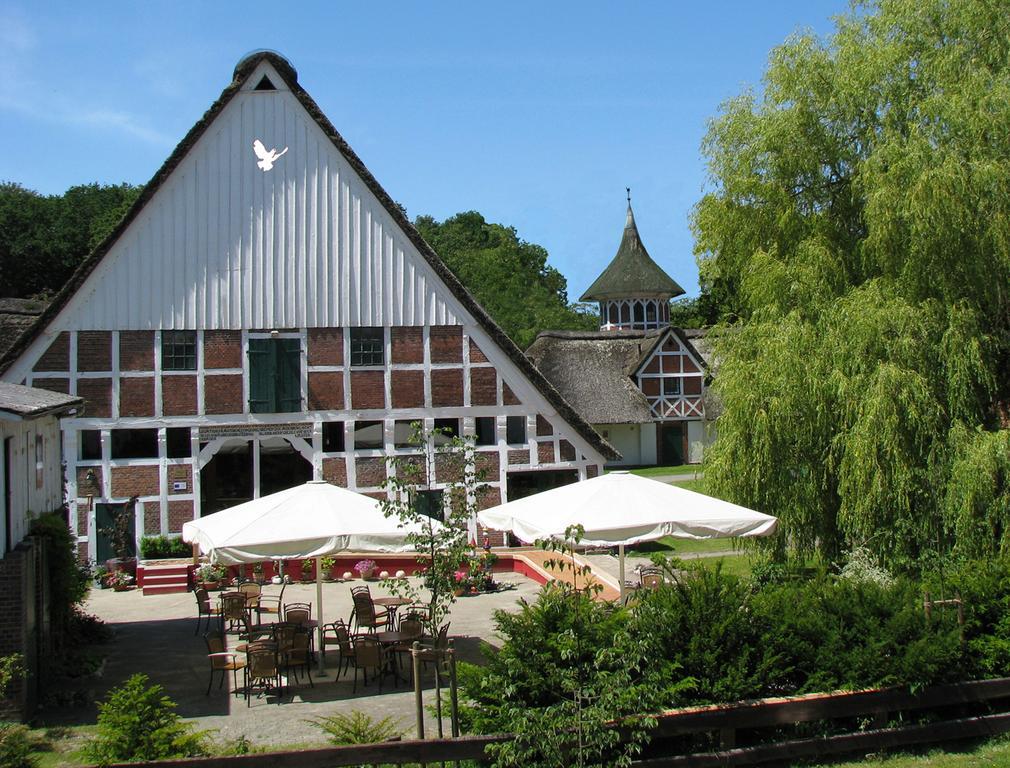 Taubenhof - Gut Cadenberge Hotel Bagian luar foto